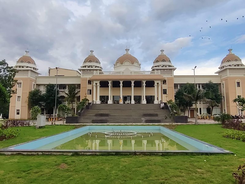 अडानी फाउंडेशन सस्ते स्वास्थ्य सेवाओं में ग्लोबल सेंटर ऑफ एक्सीलेंस की स्थापना के लिए DMIHER को जोड़ता है