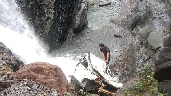 कलसी पुलिस स्टेशन की एक टीम, राज्य आपदा प्रतिक्रिया बल (SDRF) के कर्मियों के साथ, बचाव अभियान चलाया