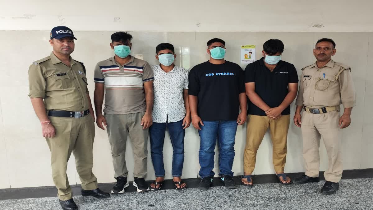 देहरादुन: बॉडी ट्रेड वर्क स्पा सेंटर की आड़ में चल रहा था, जिसमें मालिक भी शामिल था
