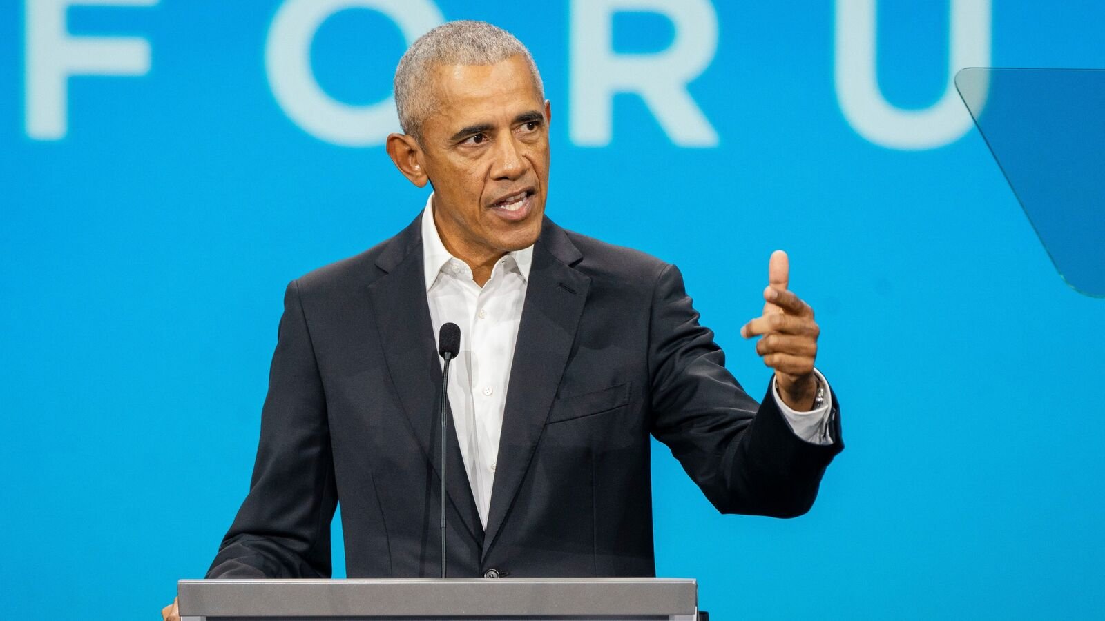 The report, prepared in 2020 but released now by DNI Tulsi Gabbard, alleges political pressure, flawed sourcing, and suppressed intelligence pointing to Russian expectations of a Clinton win. (Pat Nabong/Sun-Times via AP)/Chicago Sun-Times via AP)
