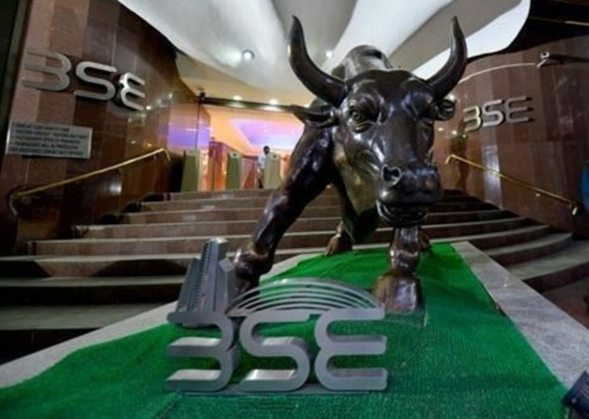 Sensex, निफ्टी अधिक से अधिक है क्योंकि बैंकिंग शेयर प्राप्त करना जारी रखते हैं