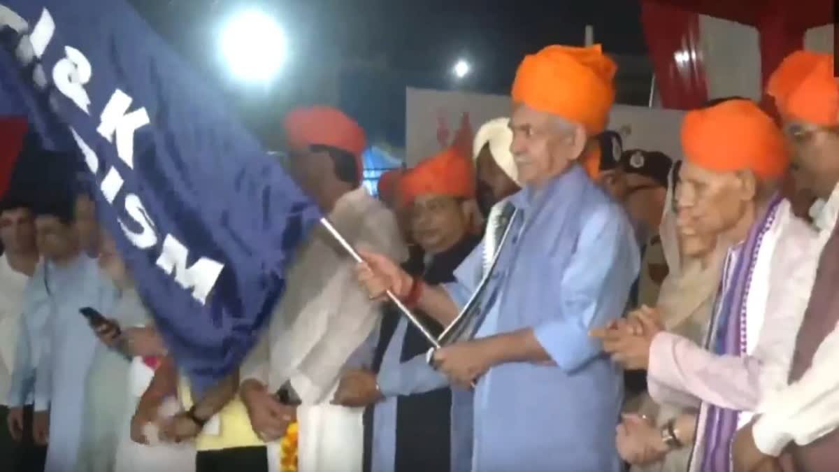 अमरनाथ यात्रा 2025: तीर्थयात्रियों के पहले बैच, एलजी मनोज सिन्हा ने हरे रंग का संकेत दिखाया