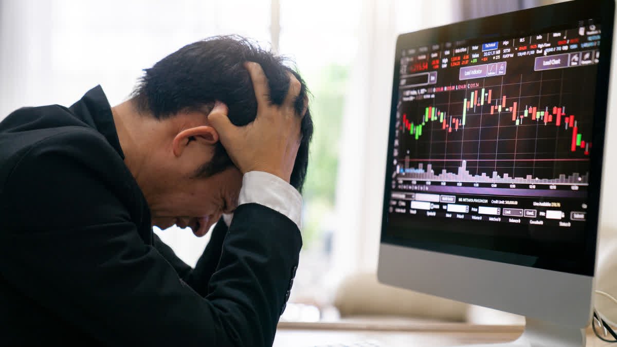 आज फिर से शेयर बाजार में आक्रोश था, Sensex ने 721 अंक, निफ्टी 24,837 पर तोड़ दिया
