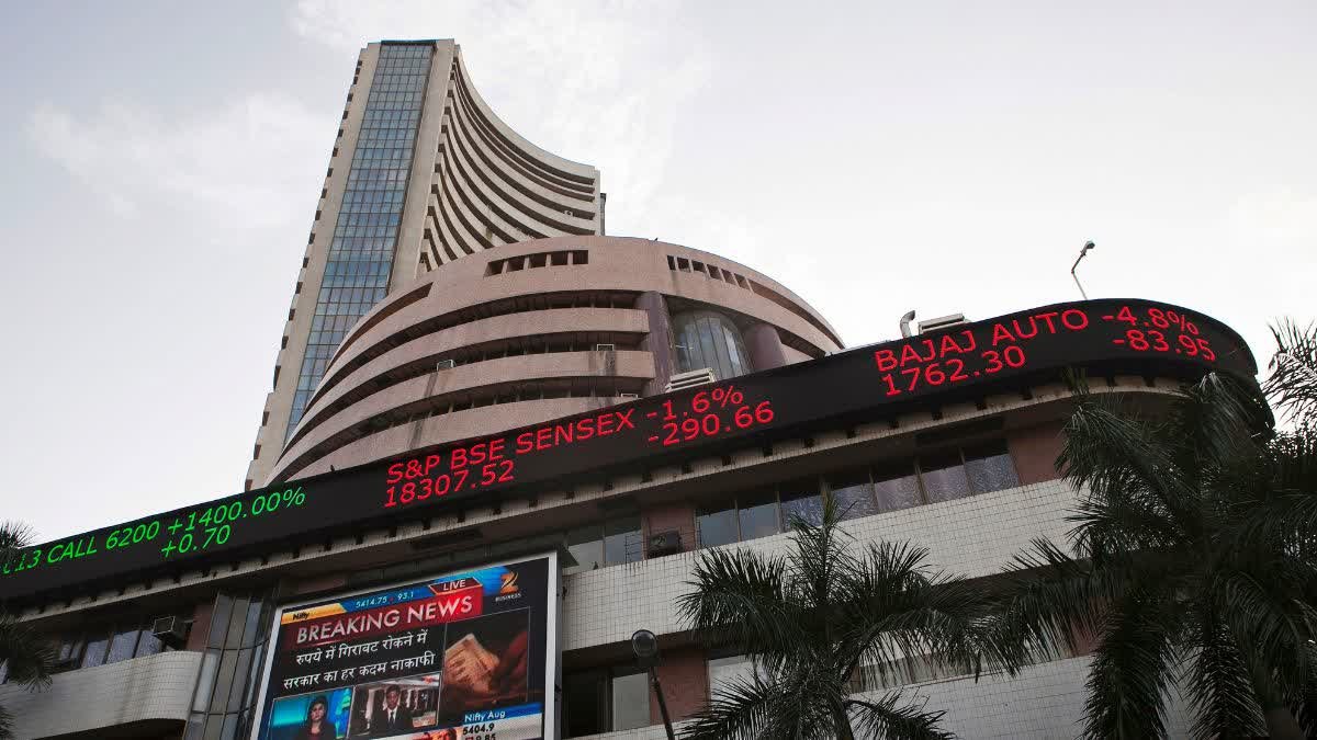 आज फिर से स्टॉक मार्केट रेड ज़ोन में खोला गया, सेंसक्स ने 86 अंक, निफ्टी को 25,514 पर गिरा दिया