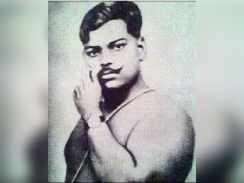 आज़ाद भारत की धधकती हुई लौ चंद्रशेखर आज़ाद, शहादत और संकल्प सेट उदाहरण