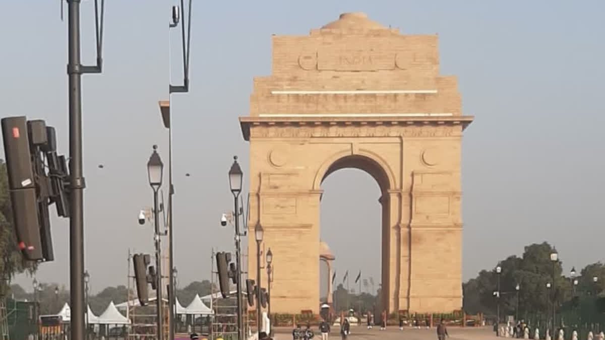 इंडिया गेट पर पिकनिक मनाने और खाद्य पदार्थों को ले जाने पर प्रतिबंध, जानें कि अब दिल्ली में पिकनिक का जश्न कहाँ मनाना है