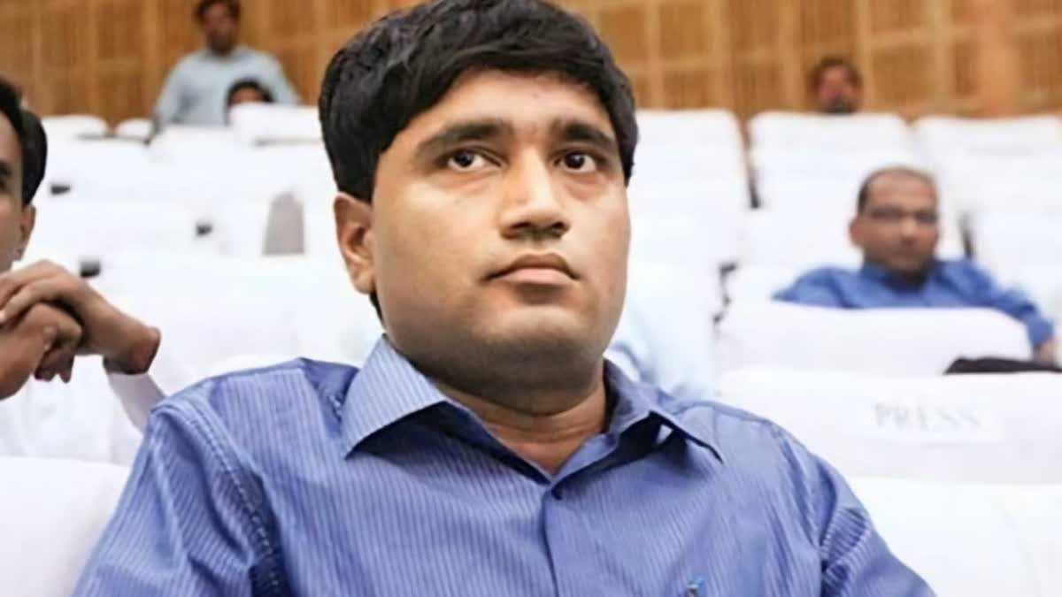 एक अन्य न्यायाधीश ने खुद को IFS संजीव चतुर्वेदी के मामले से अलग कर दिया, पता है कि क्या मामला है