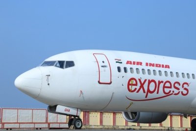 एयर इंडिया एक्सप्रेस विमान तकनीकी गलती के कारण उड़ान भरने के 16 मिनट बाद लौटा