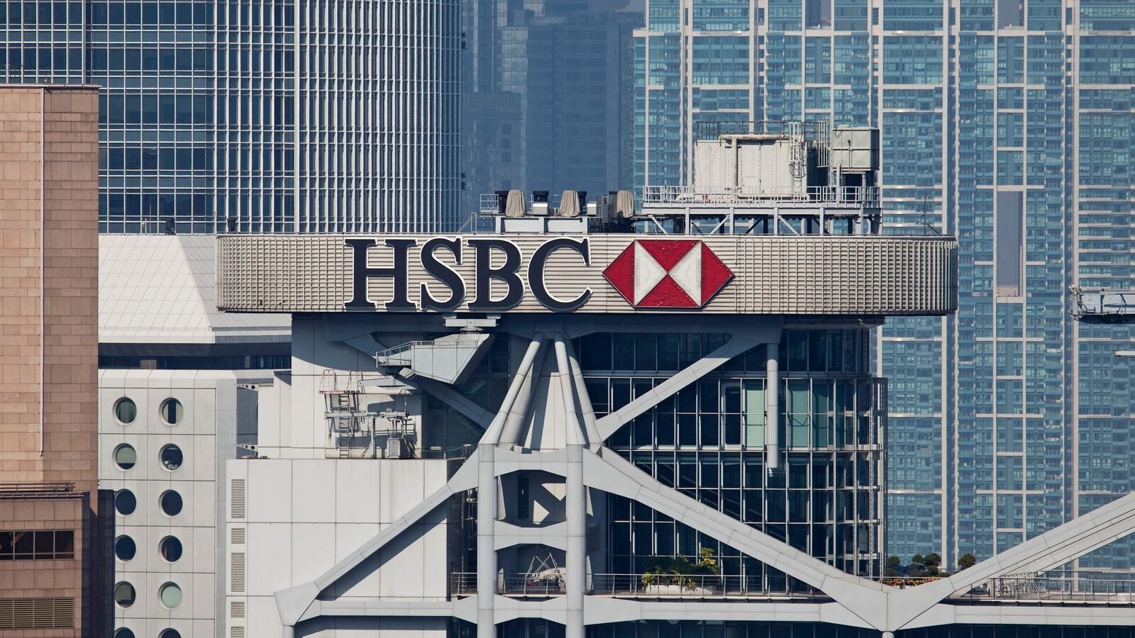A former HSBC employee sued the company in the local district court for racial discrimination after the Hong Kong branch informed him of 'redundancy.'