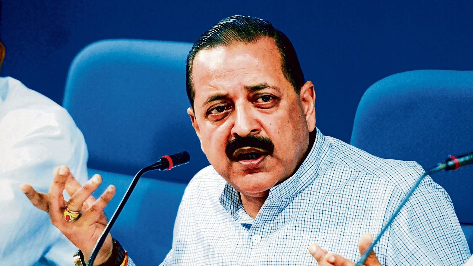 केंद्रीय सरकार के कर्मचारी बुजुर्ग माता -पिता की देखभाल करने के लिए 30 दिन की छुट्टी ले सकते हैं: केंद्रीय मंत्री जितेंद्र सिंह रुपये में