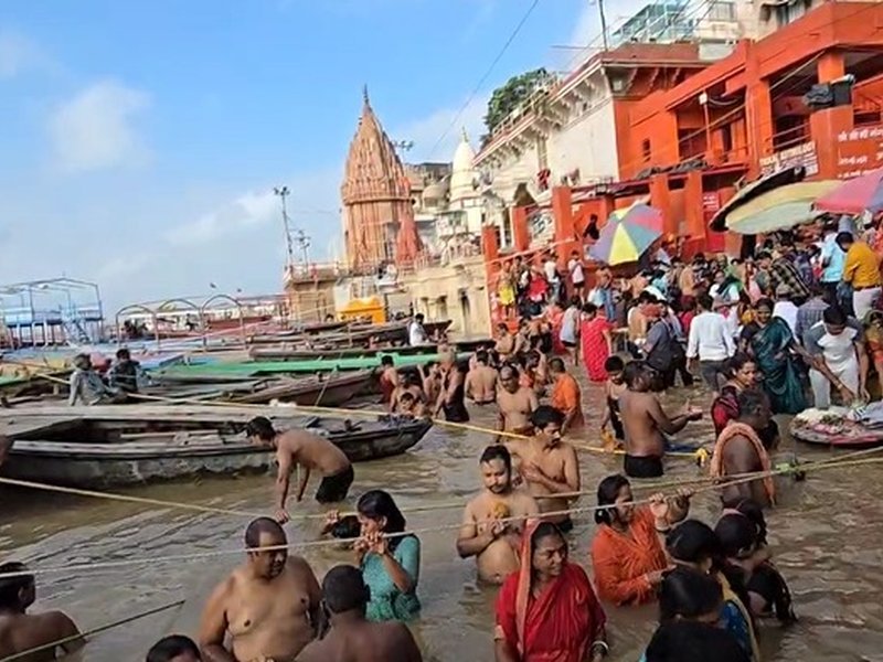 गुरु पूर्णिमा पर अयोध्या, प्रयाग्राज और वाराणसी में भक्त इकट्ठा हुए, विश्वास से डूबा हुआ