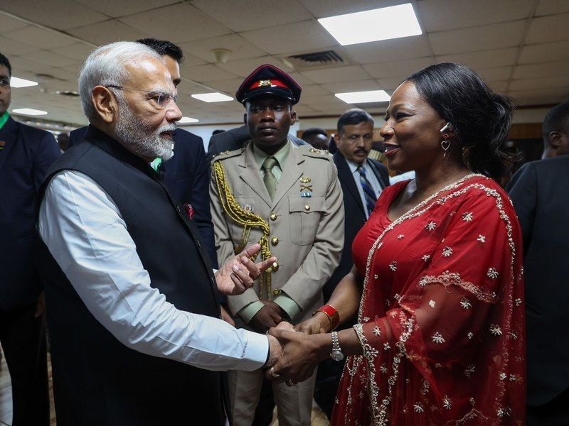 घाना में देखी गई भारत की संस्कृति की एक झलक, अफ्रीकी सांसद भारतीय पोशाक में दिखाई दिए