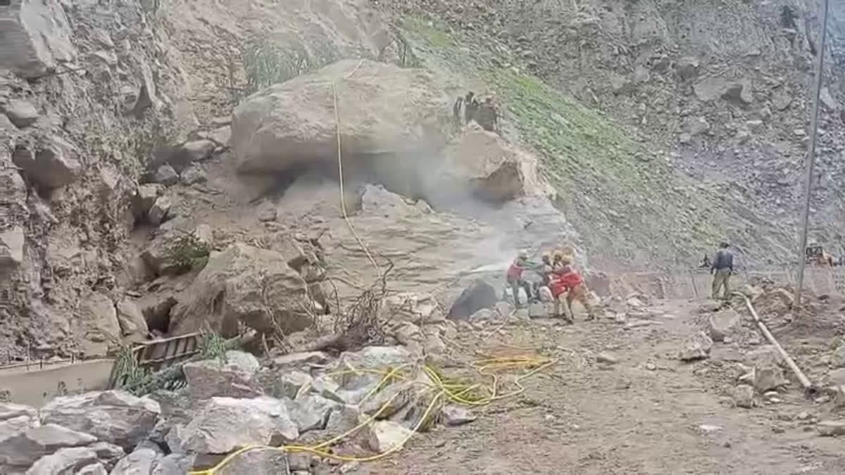 चामोली में 28 घंटे के लिए नीटी-मालारी राजमार्ग बंद, मतदान दल अटक गए, सड़क खोलने का प्रयास