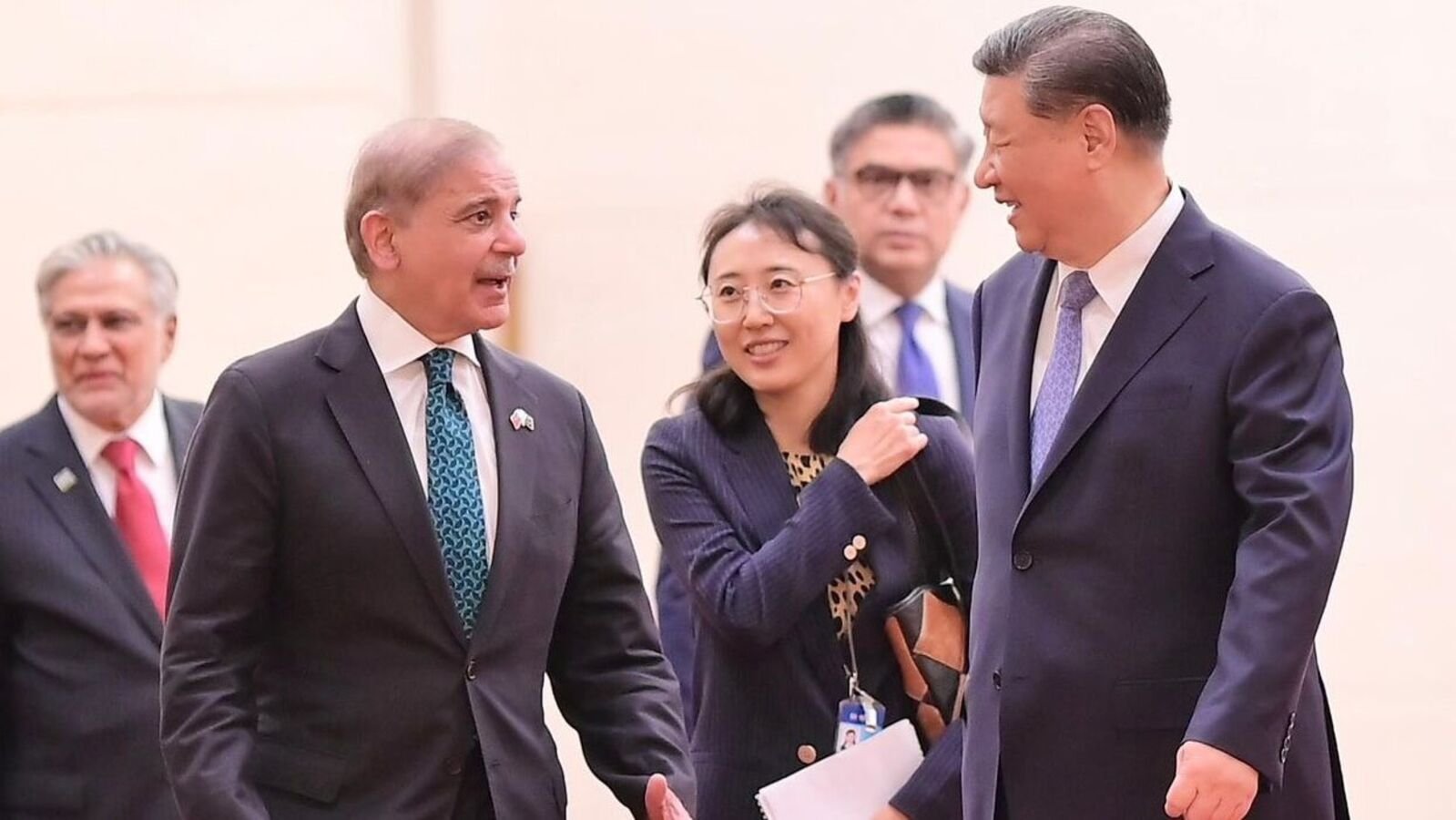 Pakistan PM Shehbaz Sharif and China's President Xi Jinping.