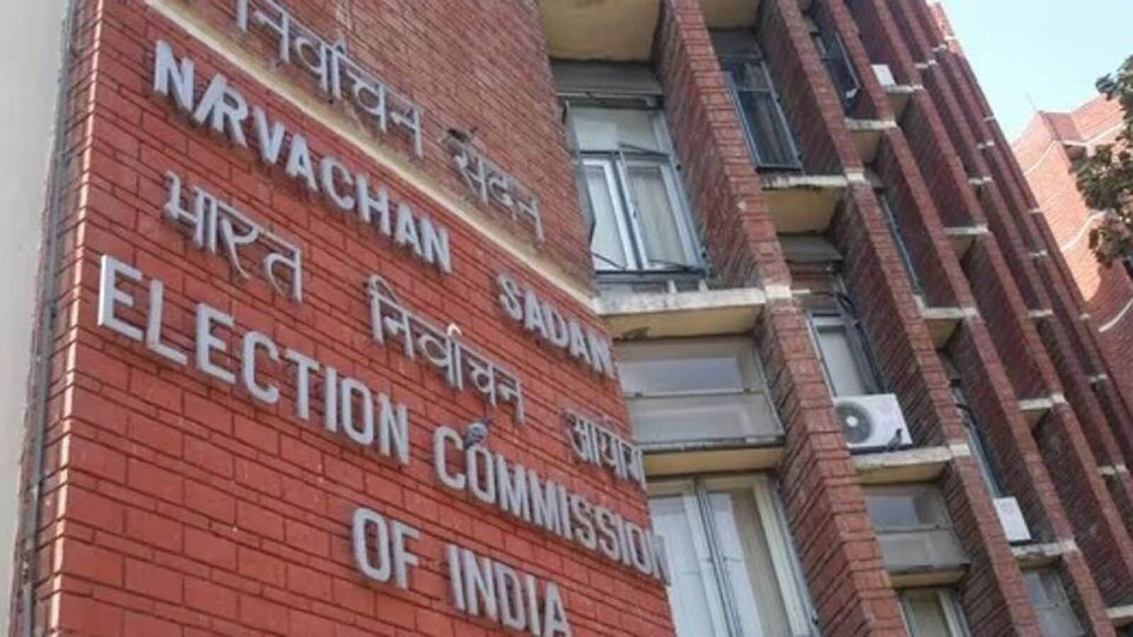 FILE PHOTO: The Election Commission of India (ECI) is leaving no stone unturned to ensure that no eligible elector is left out and the remaining electors fill their EFs. Nearly 1 lakh BLOs will soon begin their third round of door-to-door visits.