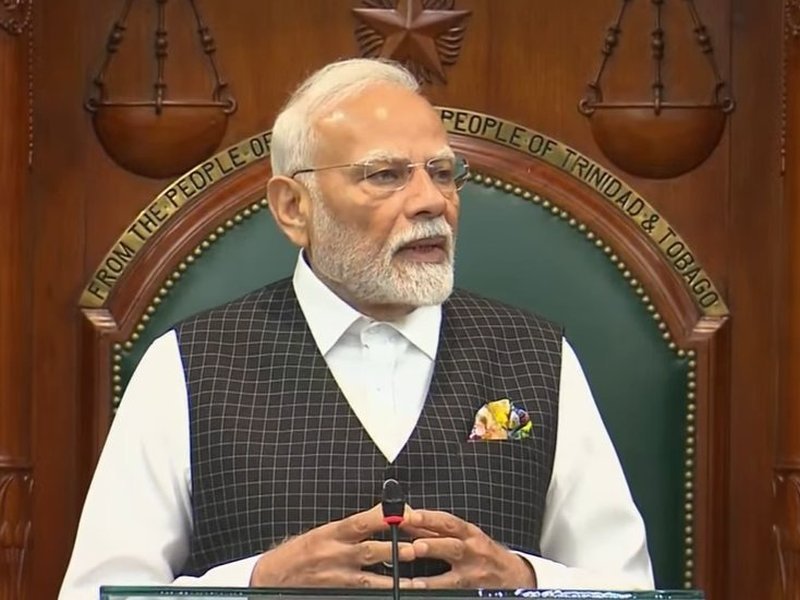 त्रिनिदाद और टोबैगो की संसद, एक गड़गड़ाहट के साथ गूंजते हुए, पीएम मोदी को 23 बार भाषण के बीच में रहना पड़ा