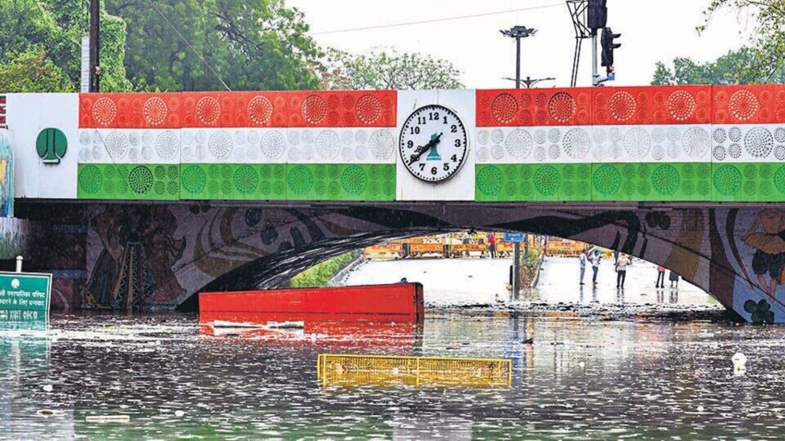 A waterlogged Minto Bridge during last year’s monsoon. (HT Archive)