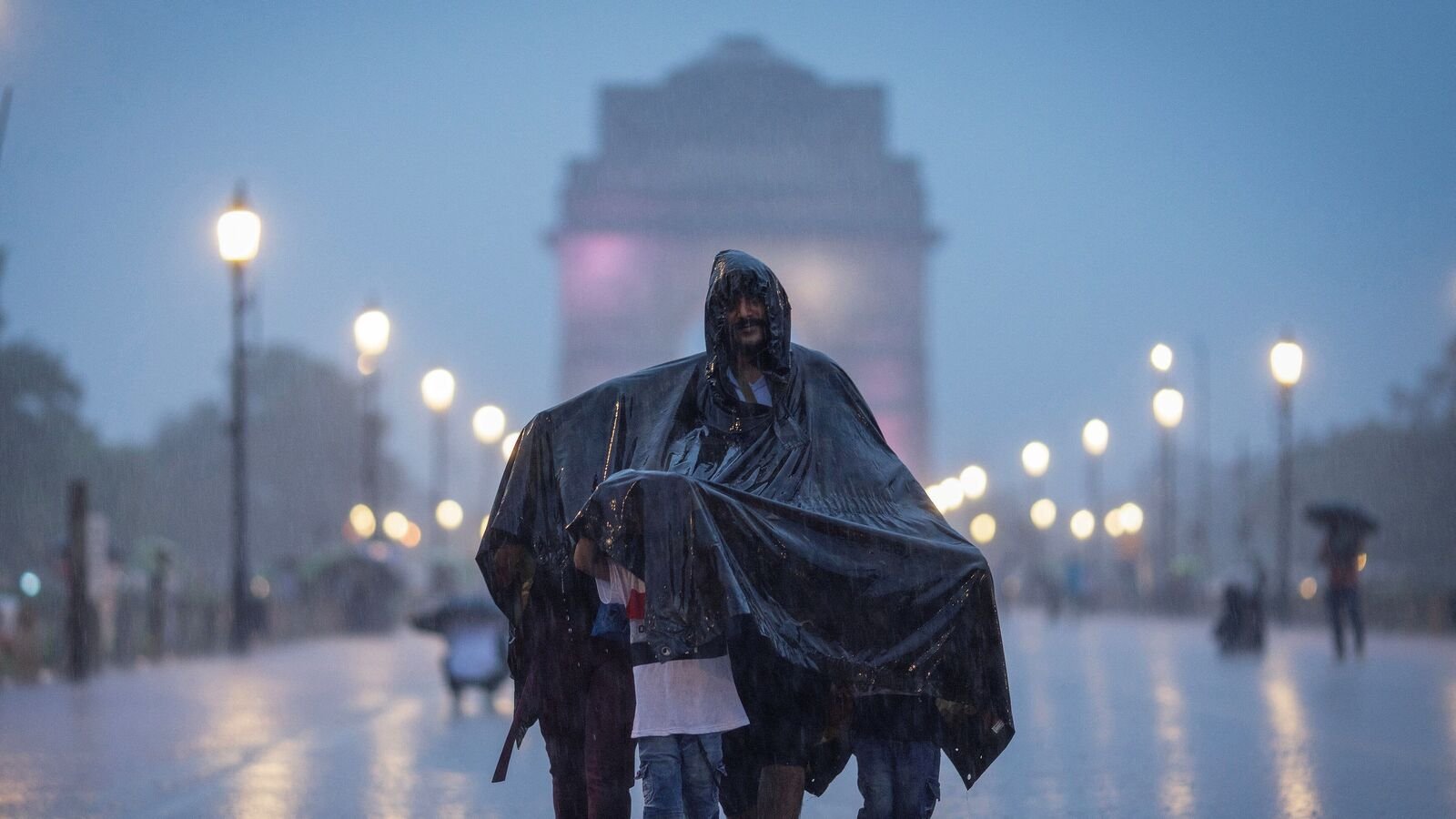 Delhi Rains: Massive traffic jam and waterlogging reported in several places, commuters stuck — check IMD's forecast