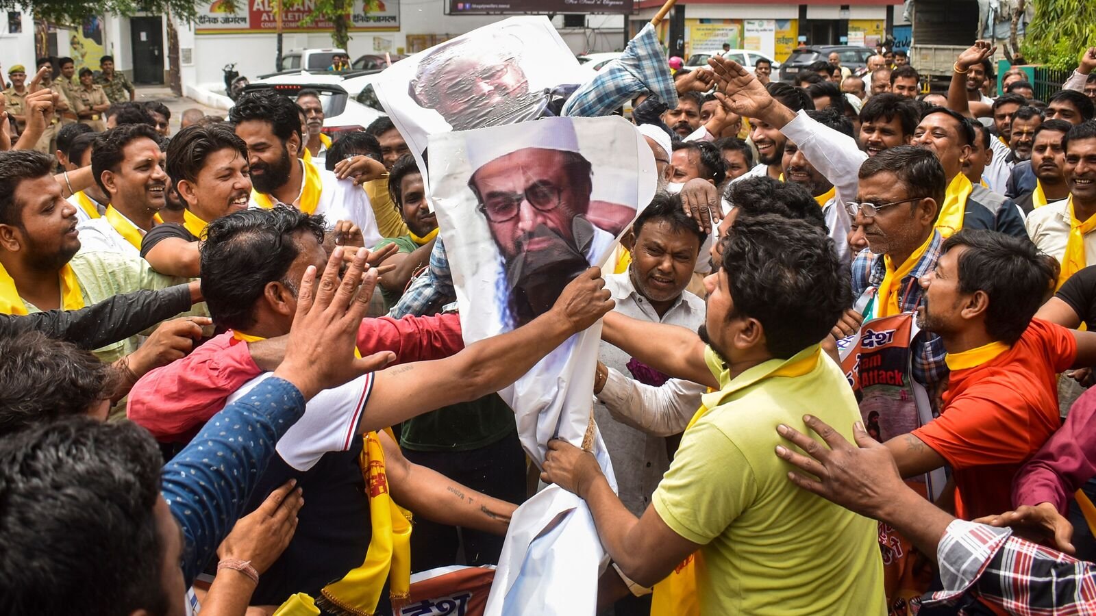Meerut: Members of Uttar Pradesh E-Rickshaw Drivers Welfare Association protest against Lashkar-e-Taiba founder Hafiz Saeed over the Pahalgam terror attack, in Meerut, Friday, May 2, 2025.