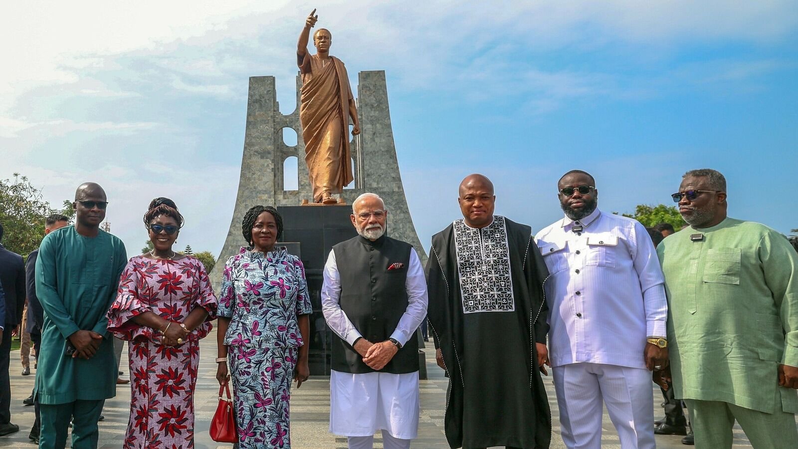 पश्मीना शॉल से बिदरी कलाकृति vases तक: घाना में गणमान्य लोगों के लिए पीएम मोदी के विचारशील उपहार