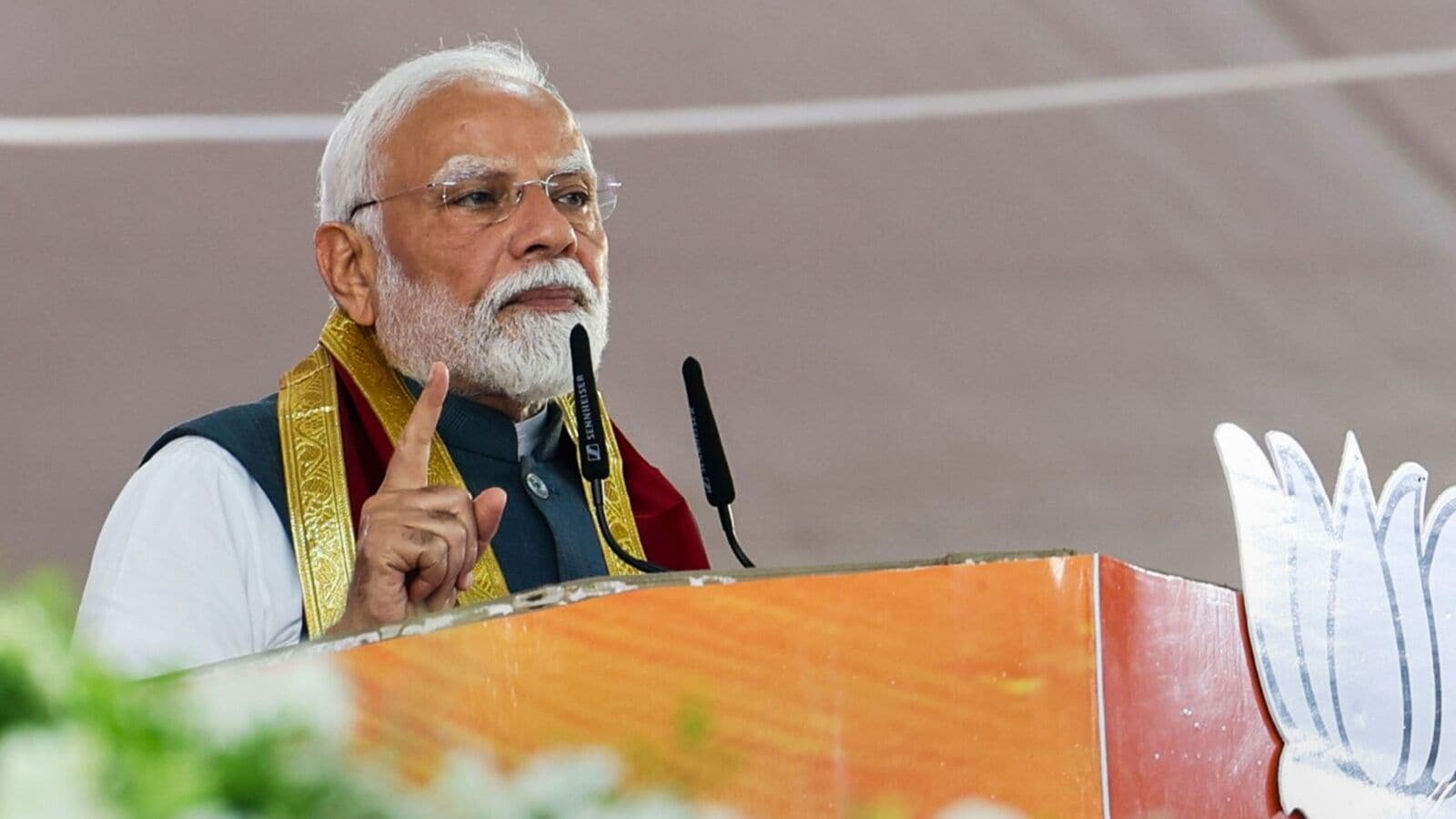 Bengal gets a  <span class='webrupee'>₹</span>5,400 crore from PM Modi