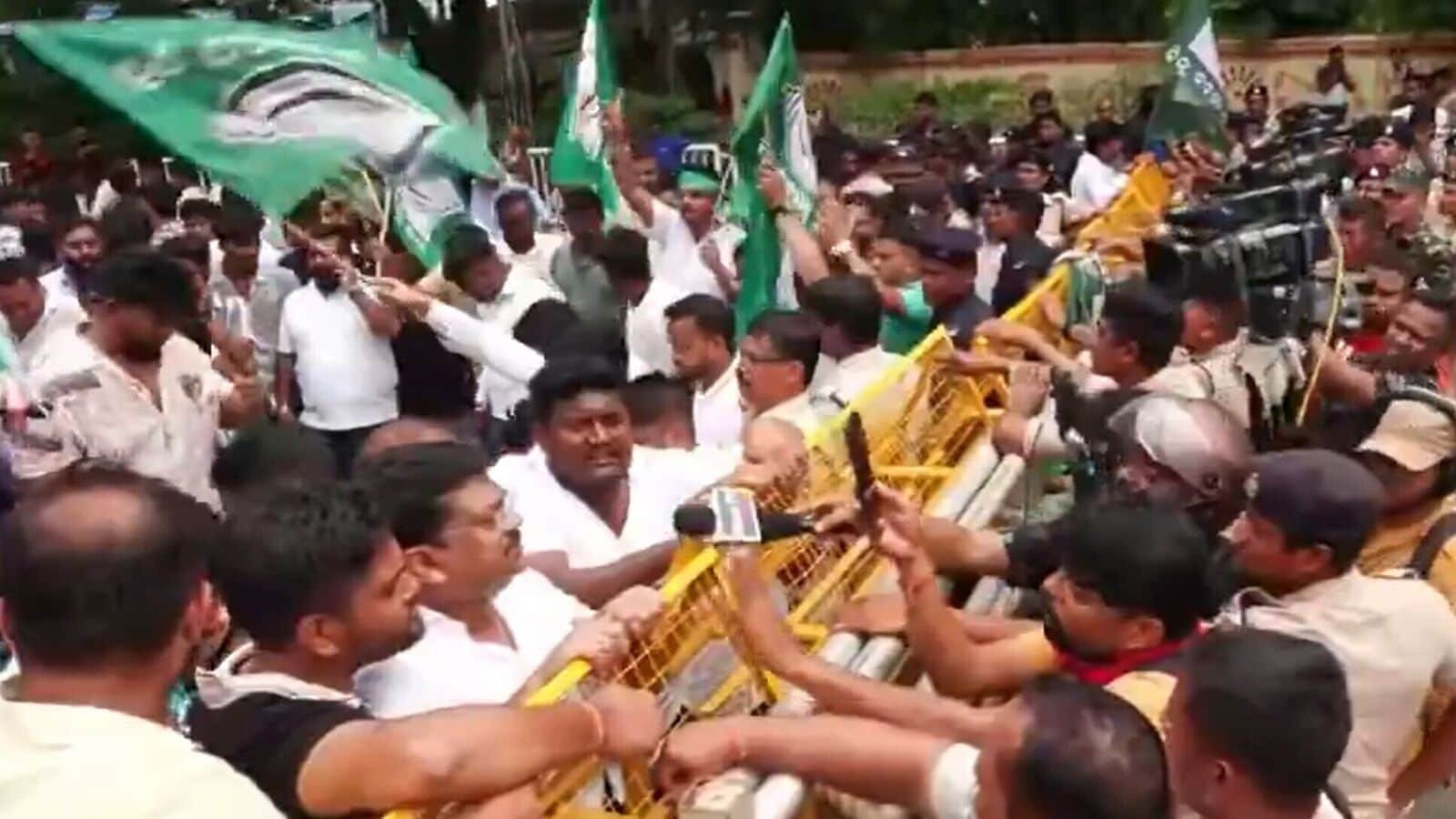 BJD leaders stage a protest outside the Chief Minister's residence in Bhubaneswar. (ANI Screenshot)
