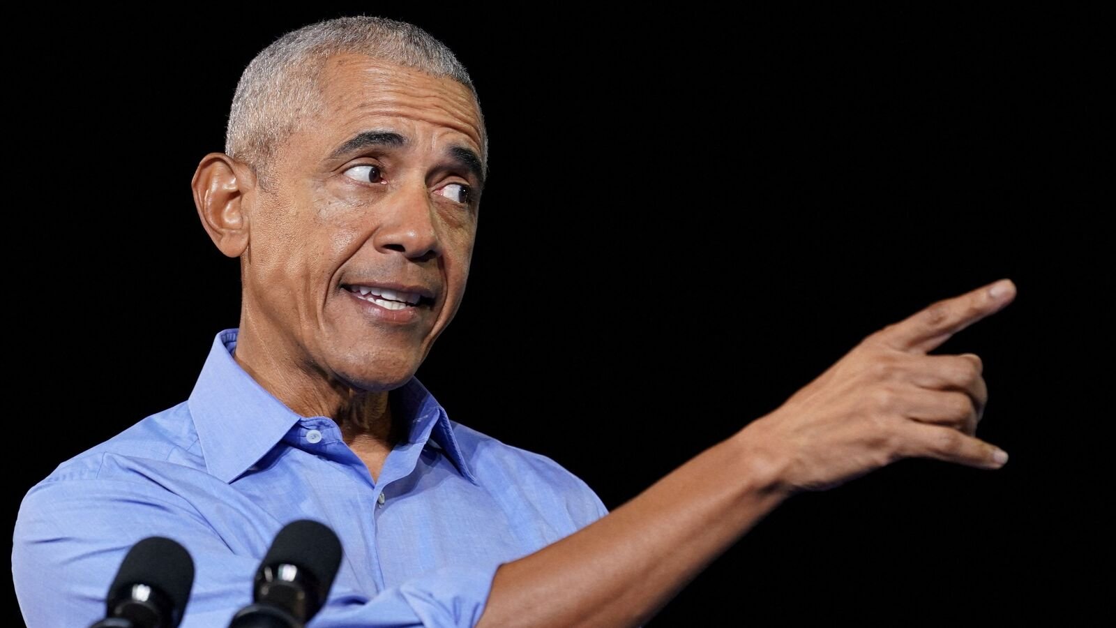 A spokesperson for former President Barack Obama dismissed Donald Trump’s accusations of treason over 2016 Russia probe as “bizarre” and “ridiculous,” calling them a weak distraction tactic. REUTERS/Kevin Lamarque/File Photo