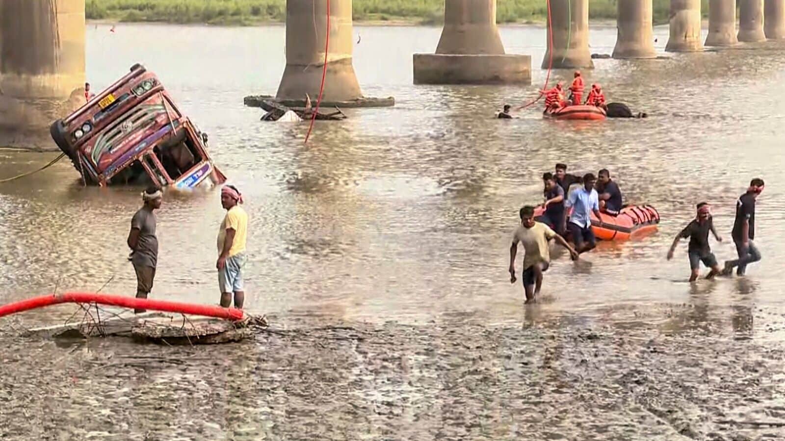 Days after 20 people killed in bridge collapse, Gujarat govt sanctions  <span class='webrupee'>₹</span>212 crore for new bridge