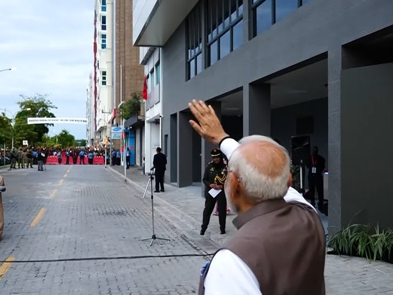 मालदीव ने 'नरेंद्र मोदी ज़िंदाबाद' के नारों के साथ गूँज दिया, जनता ने पीएम मोदी की एक झलक पाने के लिए एकत्रित किया
