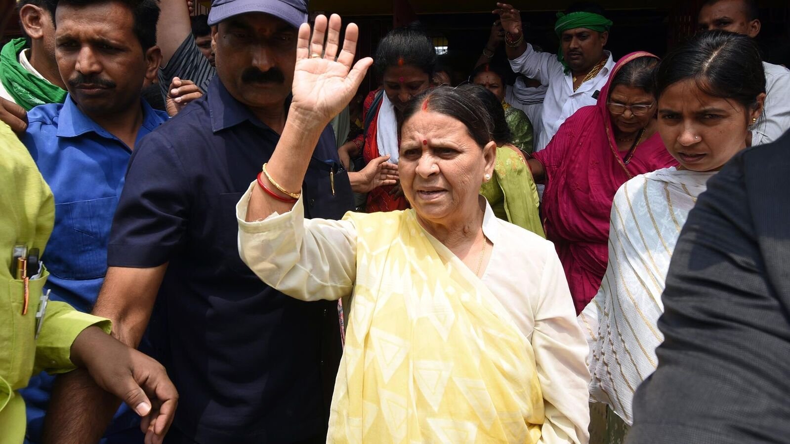 रबरी देवी ने बिहार के चुनावी रोल रोल के बीच लोगों को 'इनकार' दस्तावेज़ की जाँच करने के लिए कहा