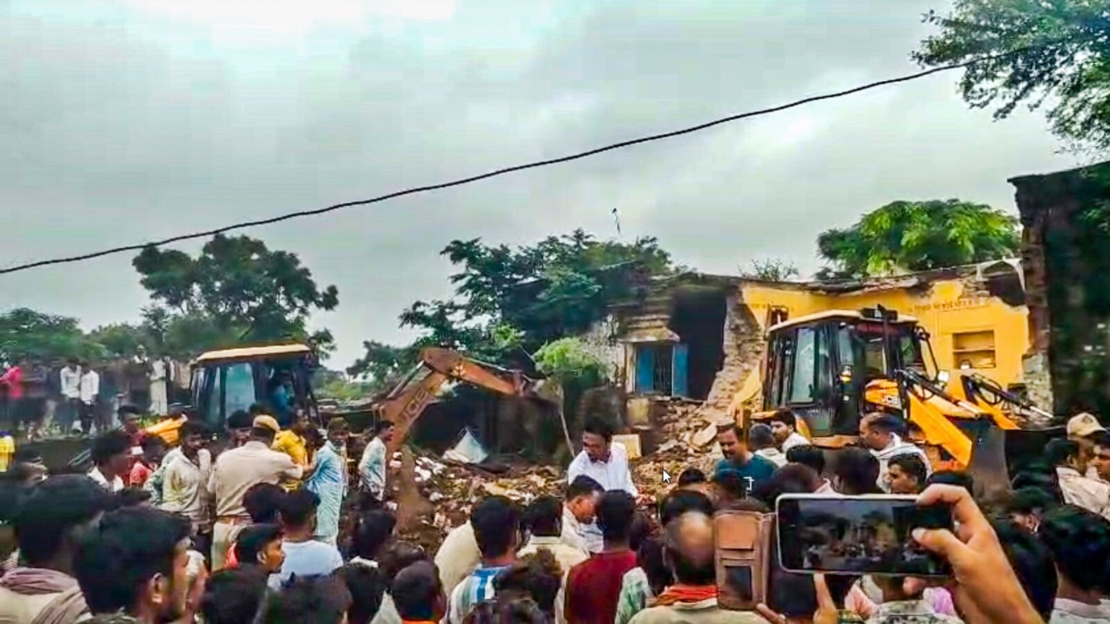 A portion of a government school building collapsed, killing at least seven children and injuring 27, some of them critically, in Jhalawar district, Rajasthan, Friday.
