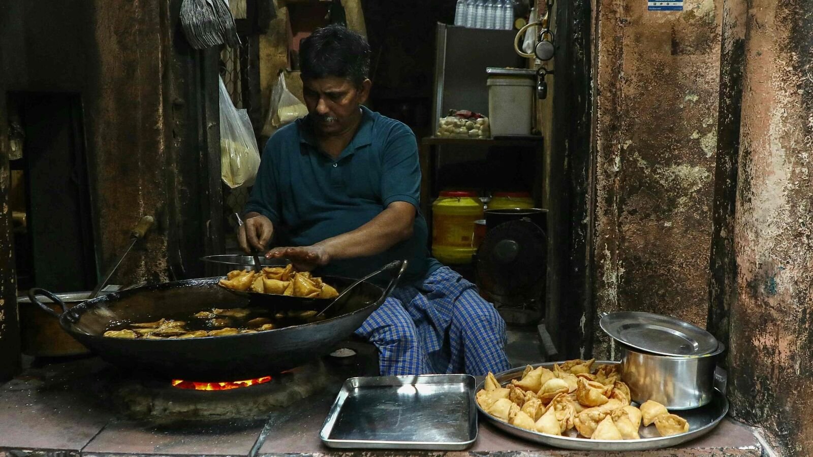 Govt denies crackdown on samosa, jalebi with ‘sugar, fats’ labels: ‘Not targeting India's rich street food culture’