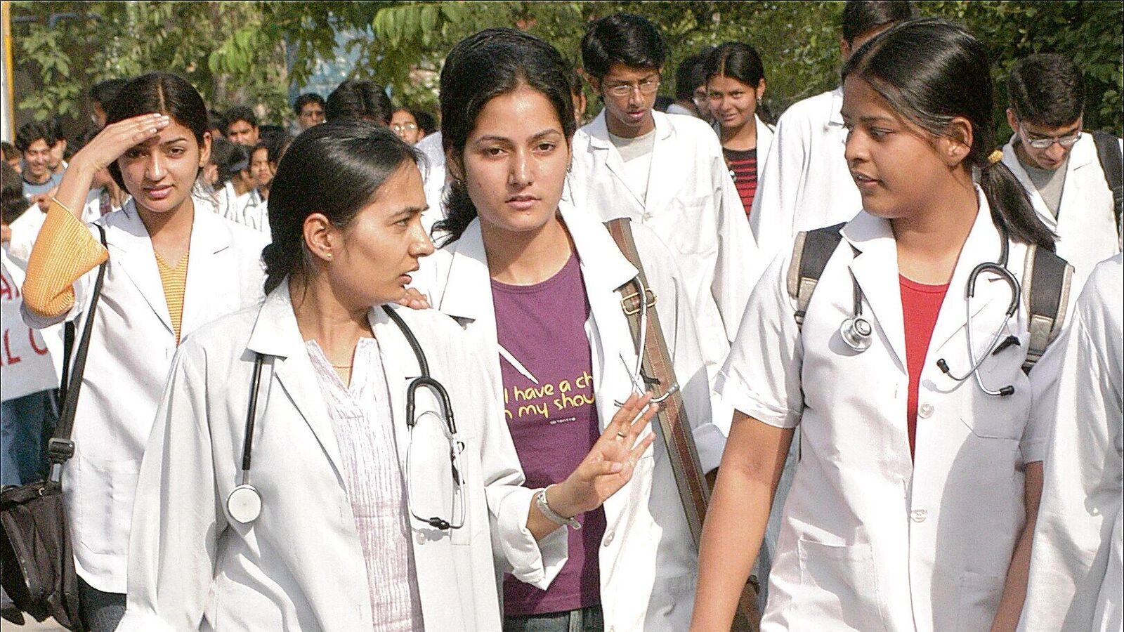 स्वास्थ्य मंत्रालय शैक्षणिक सत्र से पहले चिकित्सा शिक्षा नियामक में प्रमुख रिक्तियों को भरने के लिए धक्का देता है