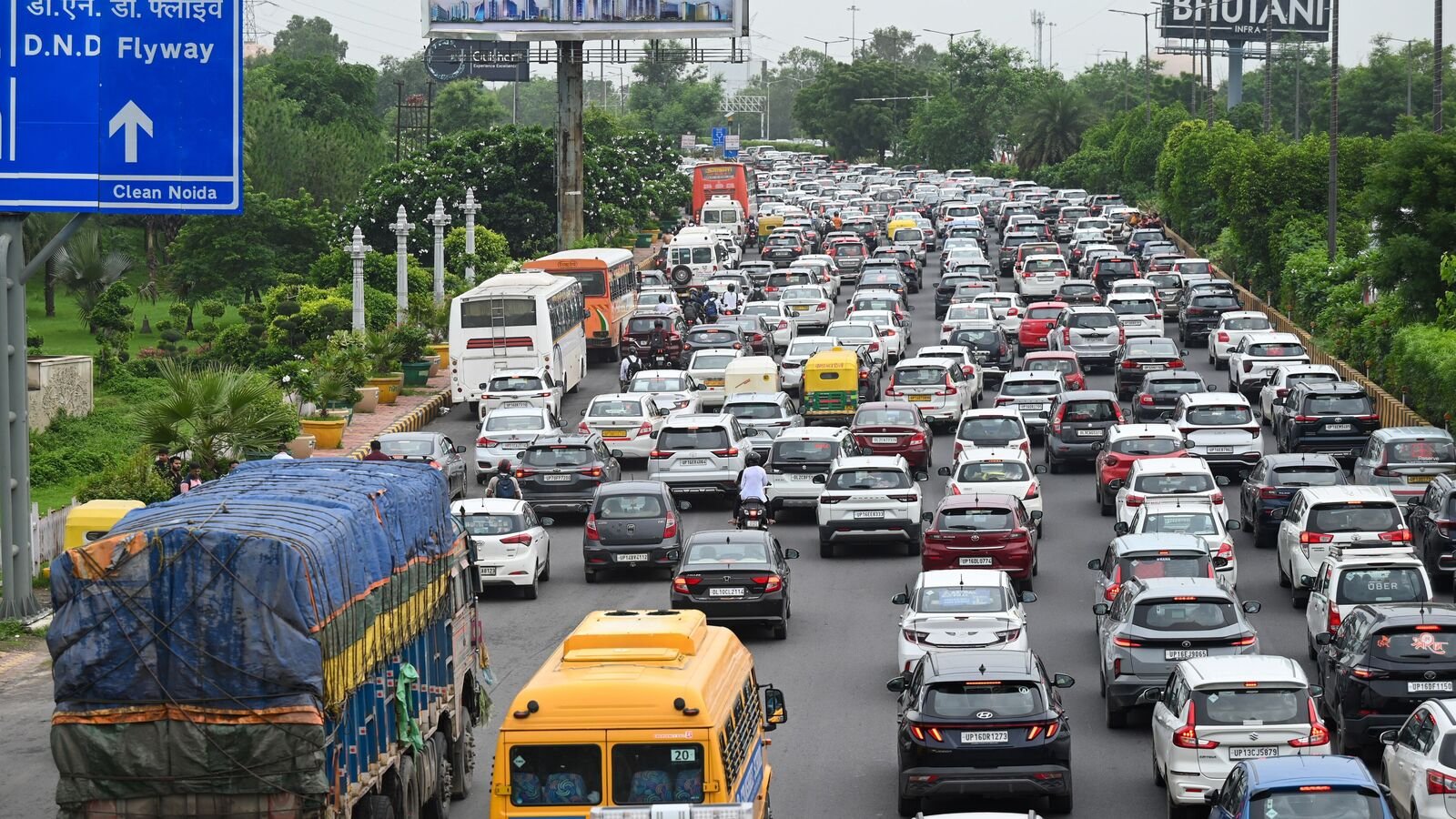 Massive traffic jam reported in Delhi