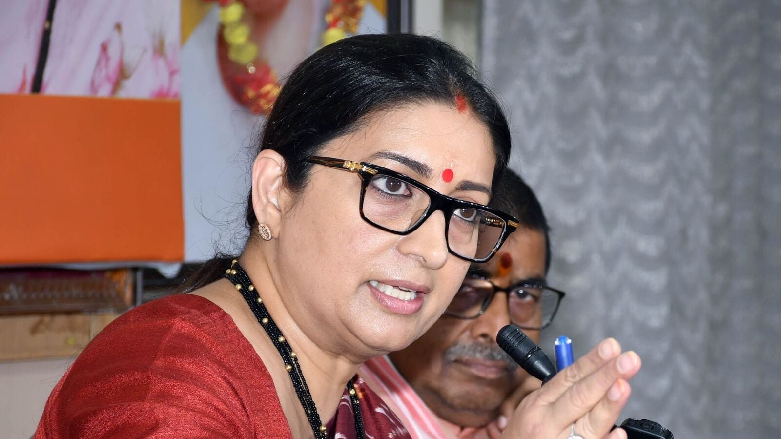 SMRITI IRANI डिग्री रो: दिल्ली एचसी क्वैश सीआईसी ऑर्डर सीबीएसई को पूर्व मंत्री के शैक्षिक रिकॉर्ड का खुलासा करने के लिए कह रहा है