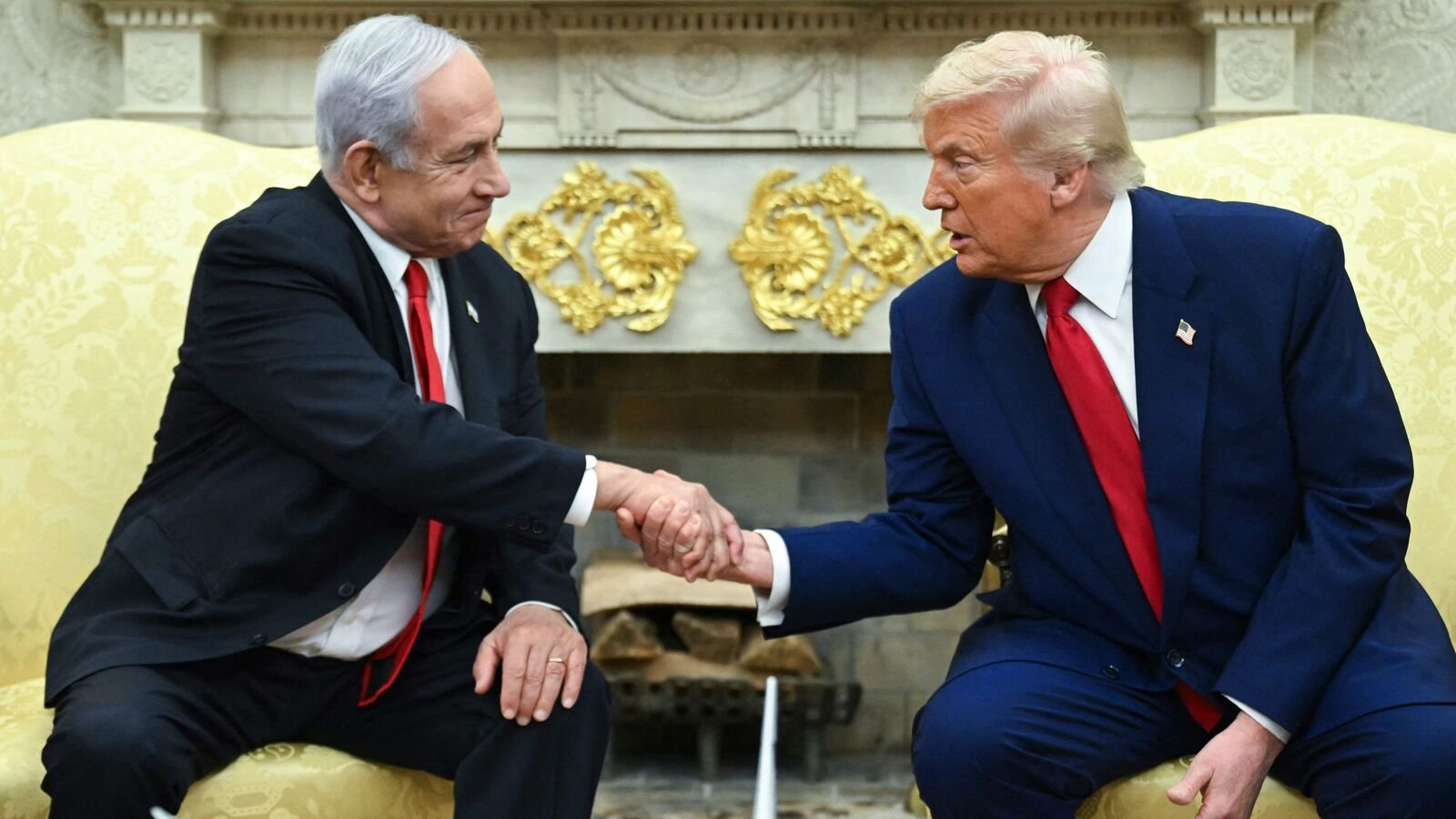 US President Donald Trump and Israeli PM Netanyahu push Hamas to accept a new ceasefire plan — disarm and free hostages or face IDF escalation. (File Photo by SAUL LOEB / AFP)