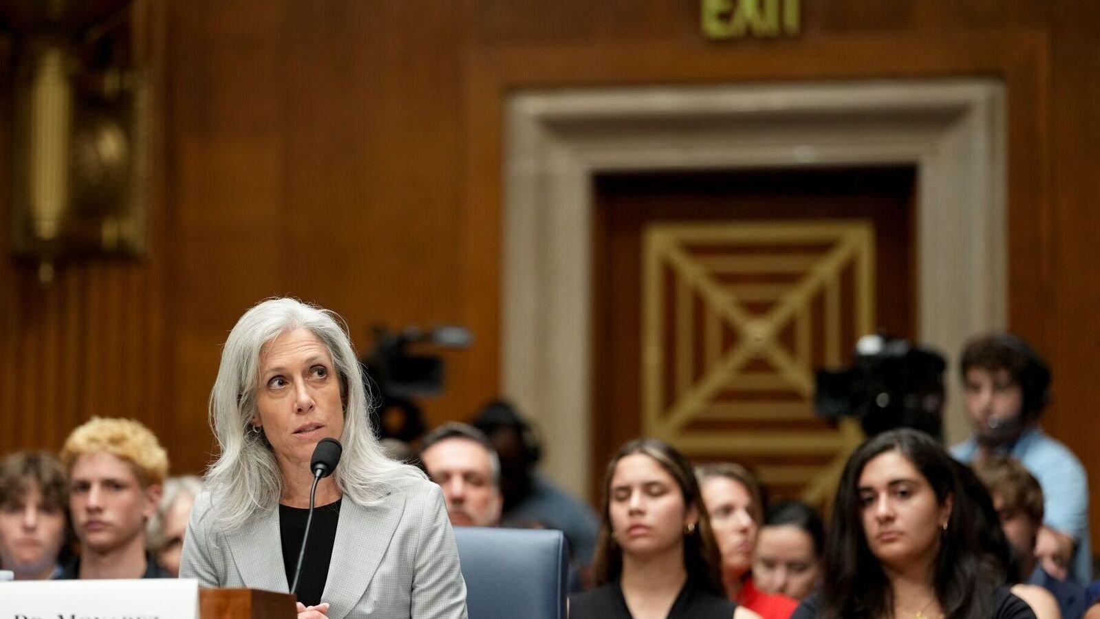 अमेरिकी समाचार: सीडीसी के निदेशक सुसान मोनारेज़ ने डोनाल्ड ट्रम्प के नामांकन के हफ्तों बाद निकाल दिया