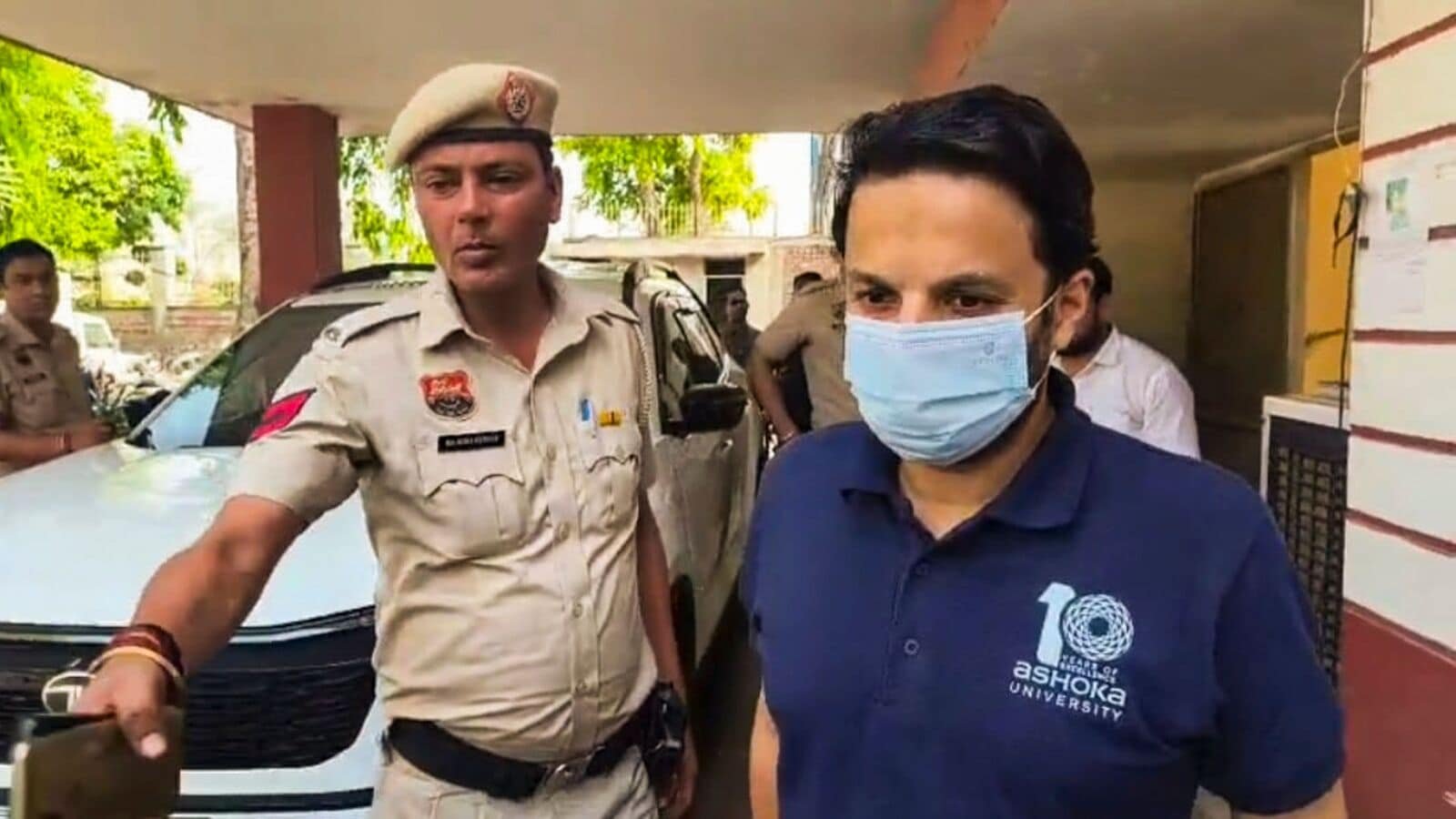 अशोक विश्वविद्यालय के प्रोफेसर को बड़ी राहत: एससी ने अली खान महमूदबाद के खिलाफ किसी भी आरोप को तैयार करने से ट्रायल कोर्ट को रोक दिया