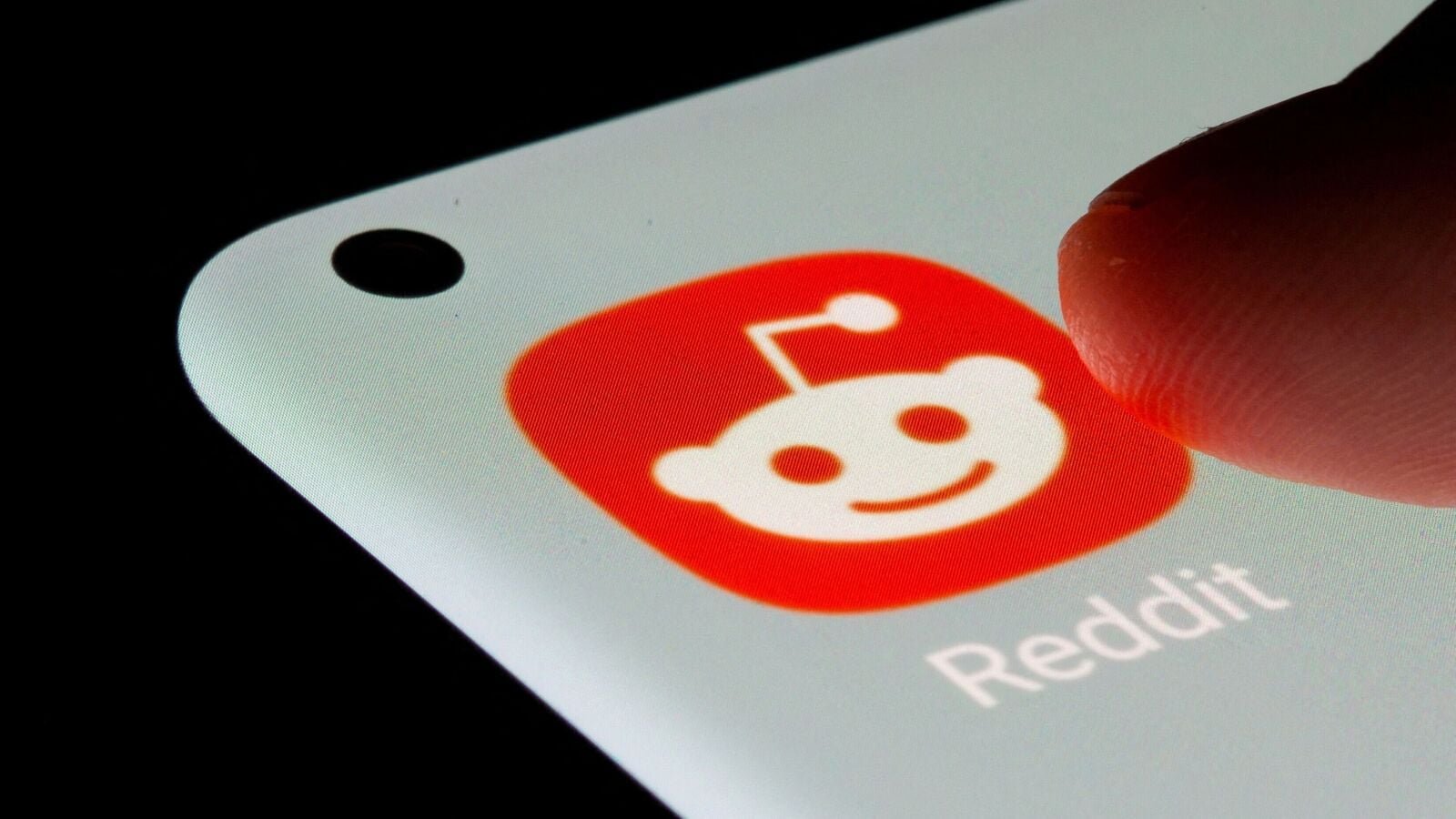 A reddit post about the 'toxic work culture' in American MNCs and favoritism towards western employees has sparked outrage.