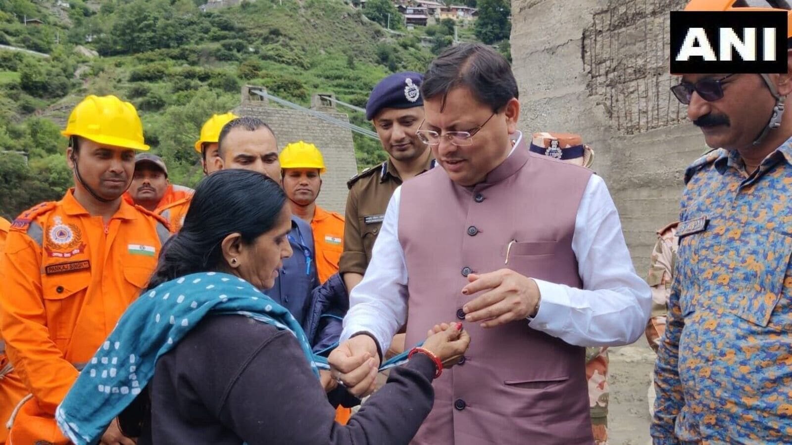 Dhangauri Barauliya, a resident of Ishanpur in Ahmedabad, tied the Rakhi to CM Dhami.