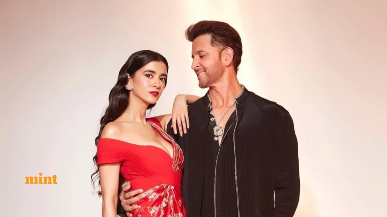 Hrithik Roshan rewrites Mumbai’s real estate script, leases luxury apartment to girlfriend Saba Azad for  <span class='webrupee'>₹</span>75,000