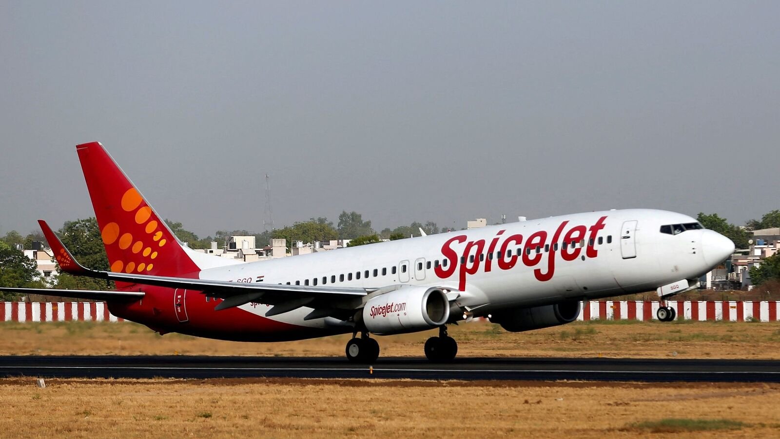 'Take action': Political leaders in J&K react after video shows Army officer's 'murderous assault' on SpiceJet staff