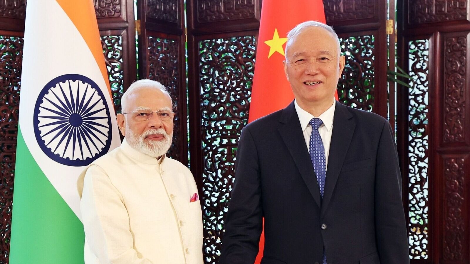 Prime Minister Narendra Modi holds a meeting with Cai Qi, Secretary of the Secretariat of the Chinese Communist Party, in Tianjin