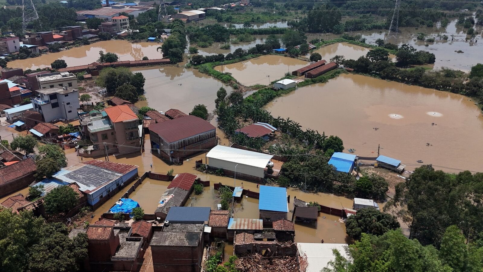 Rain fury in China triggers flash floods: 10 dead, 33 missing