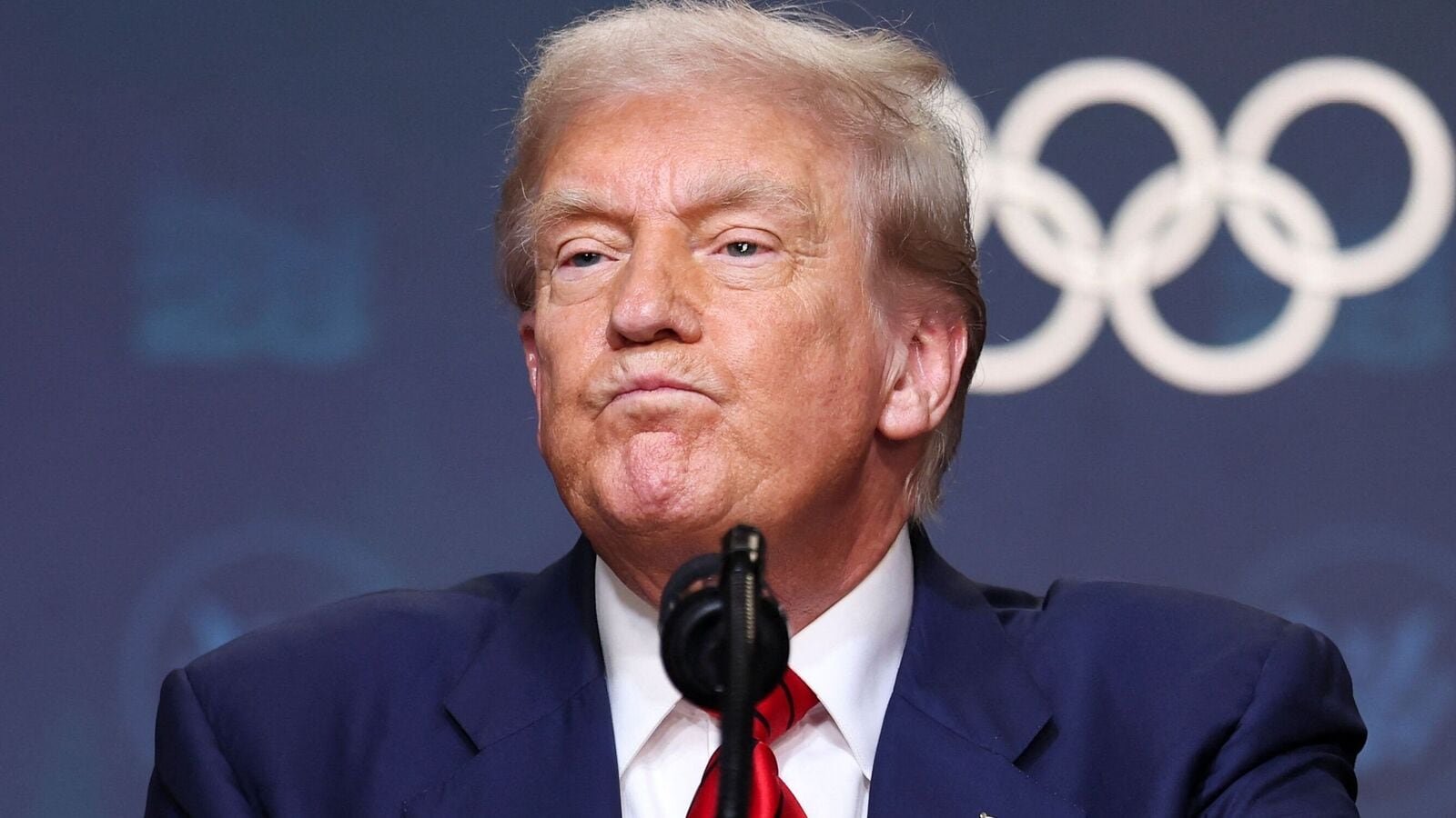 US President Donald Trump has signaled that the United States may take additional steps if foreign governments retaliate against his new executive order imposing tariffs on Indian imports over the continued purchase of Russian oil. REUTERS/Jonathan Ernst
