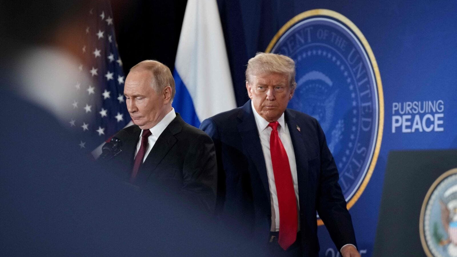 ANCHORAGE, ALASKA - AUGUST 15: U.S. President Donald Trump (R) and Russian President Vladimir Putin arrive for a press conference at Joint Base Elmendorf-Richardson on August 15, 2025 in Anchorage, Alaska. The two leaders are meeting for peace talks aimed at ending the war in Ukraine.   Andrew Harnik/Getty Images/AFP (Photo by Andrew Harnik / GETTY IMAGES NORTH AMERICA / Getty Images via AFP)