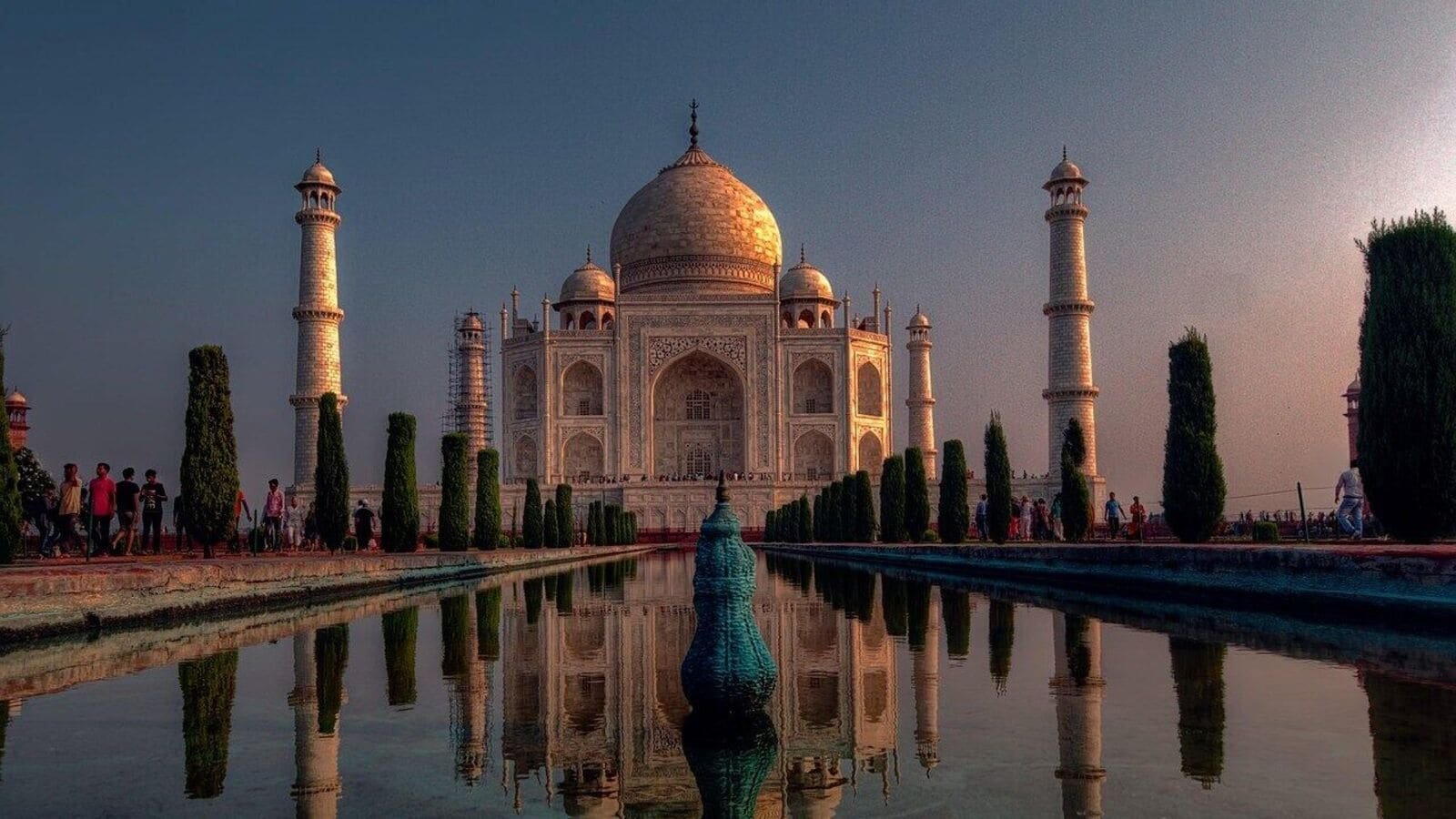 ताजमहल का उल्लंघन हुआ? वायरल वीडियो में शाहज जाहन, मुमताज के कब्रों को फिल्माते हुए, 'जो वाडा कीया' गाना बजाने वाला आदमी दिखाता है