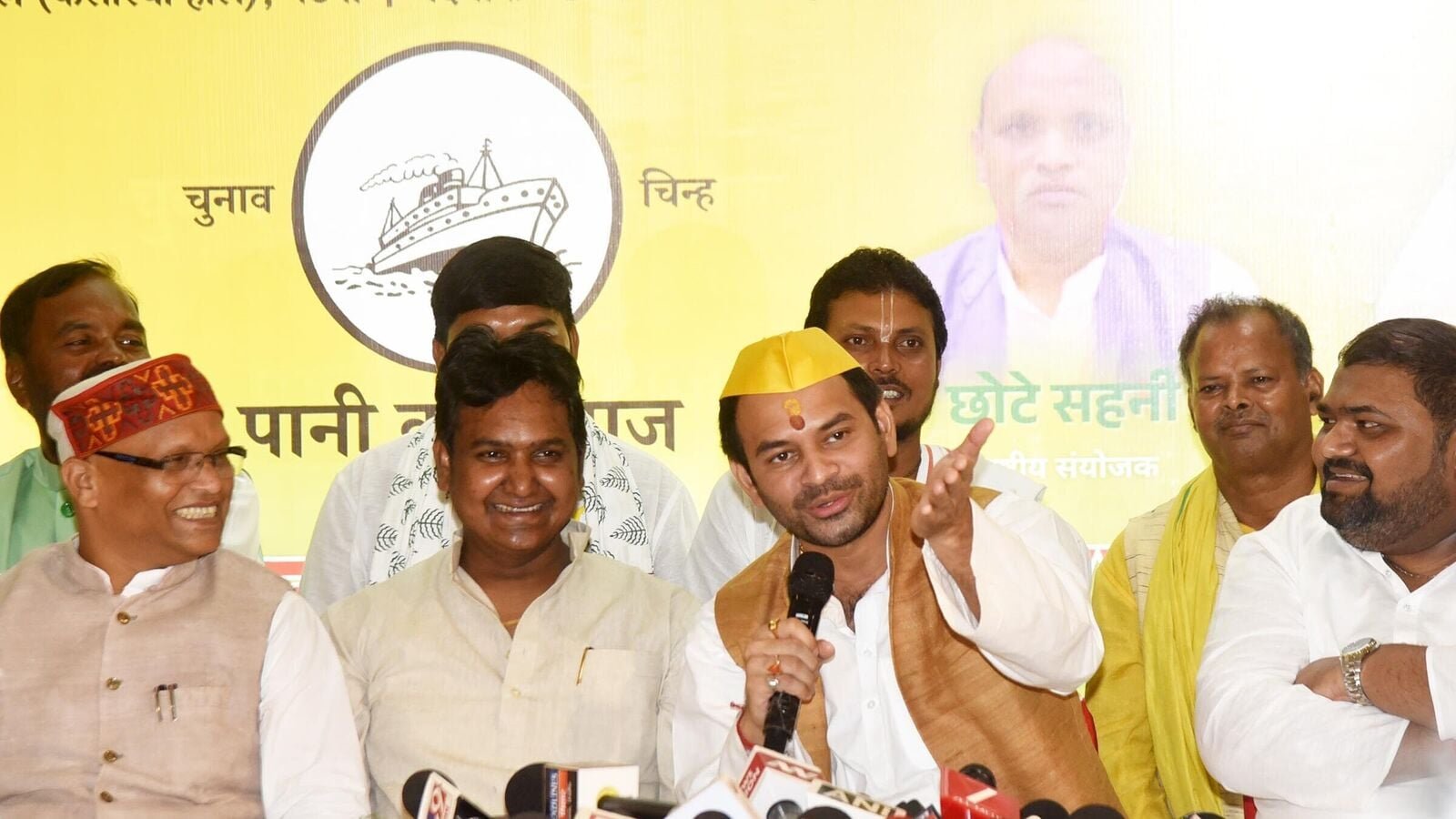 'थियोस हू डू फीन टू फ्लाइम फ्लाई इन एयर'