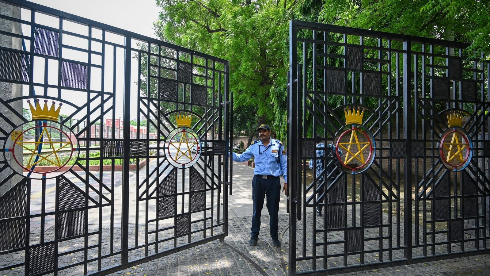 Delhi University enforces strict anti-defacement rules for student elections on September 18. (Photo by Sanchit Khanna/ Hindustan Times)
