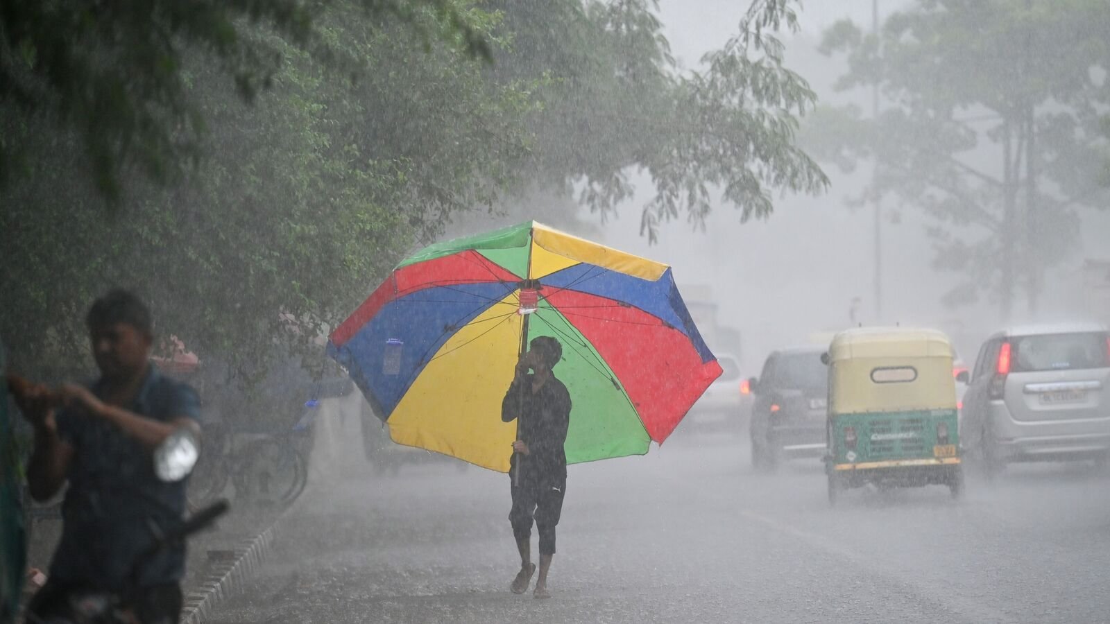देखो | आईएमडी के पीले अलर्ट के बीच भारी वर्षा पाउंड दिल्ली-एनसीआर; राष्ट्रीय राजधानी के लिए 25 अगस्त का मौसम पूर्वानुमान की जाँच करें